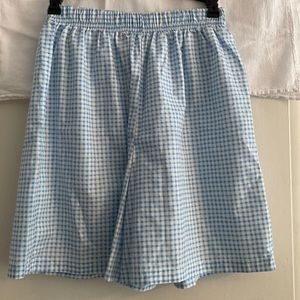 Shorts, size medium. Fun Art, division of design zone.